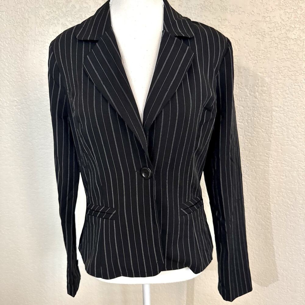 I.N. San Francisco Black Blazer Jacket Career Sz Medium Long Sleeves Pin Stripes